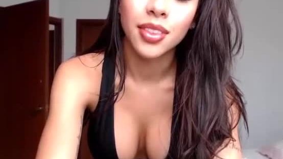 Latina brunette masturbate